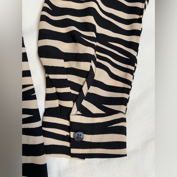 Ann Taylor Zebra Print Long Sleeve Blouse Size XSP - Picture 5 of 7